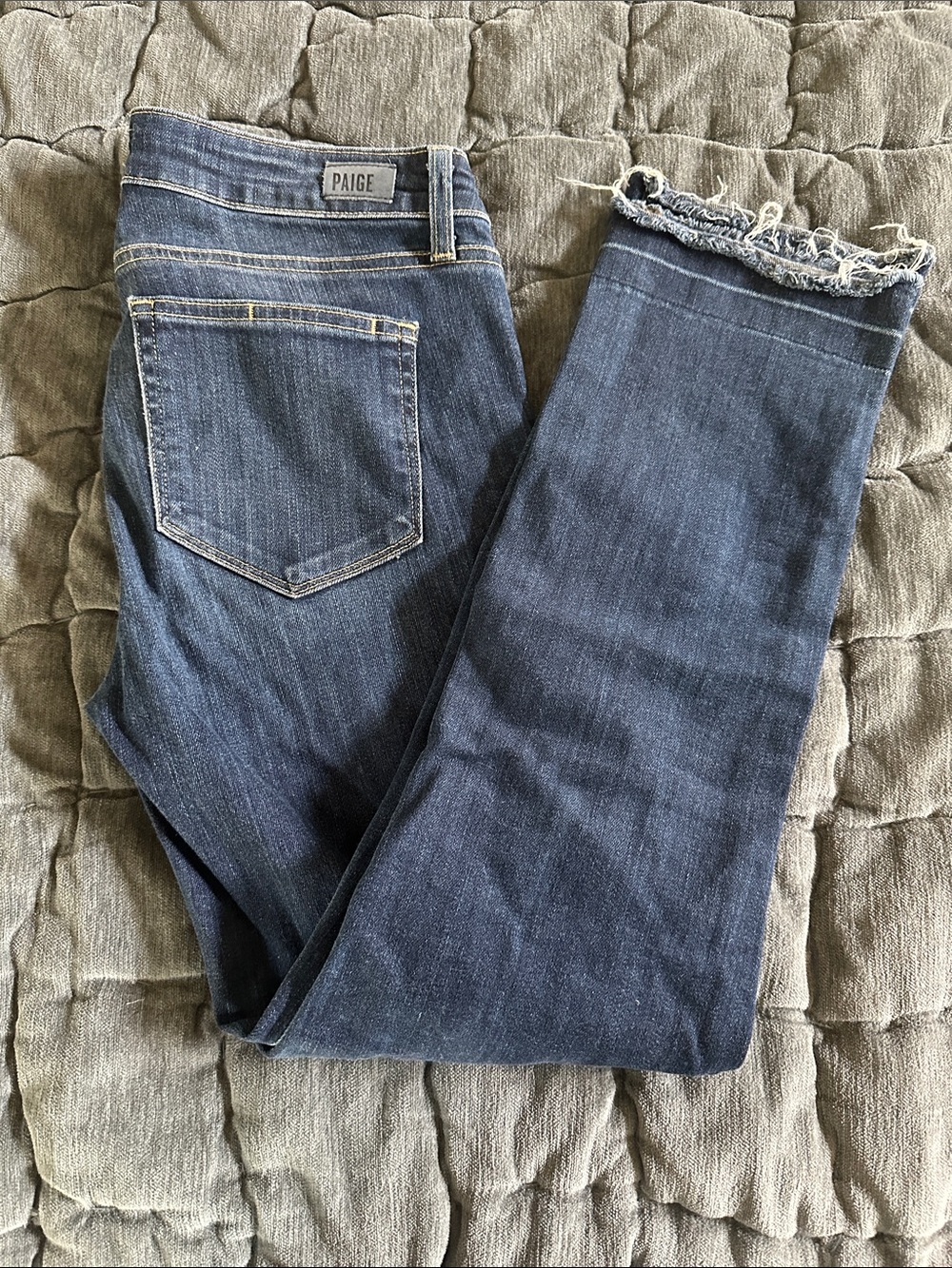 PAIGE- MIKI Straight Dark Blue Cropped Jeans with Frayed Hem